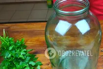 Квашеные помидоры с зеленью - Шаг 2 Квашеные помидоры с зеленью - Шаг 2