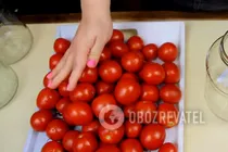 Маринованные помидоры с луком - Шаг 2 Маринованные помидоры с луком - Шаг 2