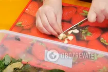 Квашеные помидоры с листьями ореха - Шаг 6 Квашеные помидоры с листьями ореха - Шаг 6