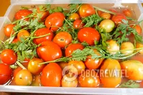 Квашеные помидоры с листьями ореха - Шаг 10 Квашеные помидоры с листьями ореха - Шаг 10