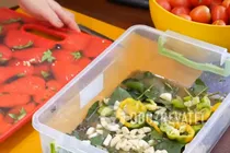 Квашеные помидоры с листьями ореха - Шаг 7 Квашеные помидоры с листьями ореха - Шаг 7