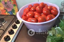 Маринованные помидоры с чесноком - Шаг 1 Маринованные помидоры с чесноком - Шаг 1