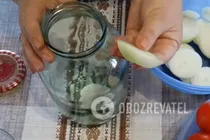 Мариновані помідори із цибулею і перцем - Крок 2 Мариновані помідори із цибулею і перцем - Крок 2