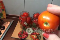 Маринованные помидоры с чесноком - Шаг 2 Маринованные помидоры с чесноком - Шаг 2