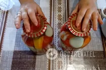 Мариновані помідори із цибулею і перцем - Крок 8 Мариновані помідори із цибулею і перцем - Крок 8