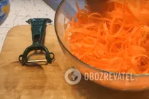 Капуста на зиму с морковью и яблоками - Шаг 2 Капуста на зиму с морковью и яблоками - Шаг 2