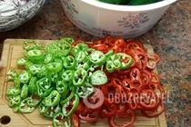 Салат з огірками і болгарським перцем - Крок 3 Салат з огірками і болгарським перцем - Крок 3