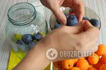 Абрикосово-сливовий компот - Крок 2 Абрикосово-сливовий компот - Крок 2