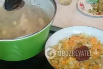 Рассольник с перловкой и томатной пастой - Шаг 4 Рассольник с перловкой и томатной пастой - Шаг 4