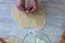 Катлама с луком на сковороде - Шаг 4 Катлама с луком на сковороде - Шаг 4