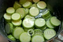Маринованные кабачки по-болгарски - Шаг 3 Маринованные кабачки по-болгарски - Шаг 3