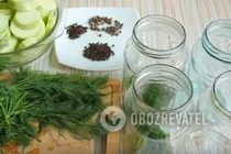 Мариновані кабачки з листям смородини - Крок 2 Мариновані кабачки з листям смородини - Крок 2