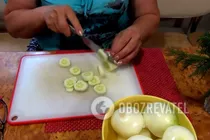 Салат из огурцов с зеленью и луком - Шаг 2 Салат из огурцов с зеленью и луком - Шаг 2