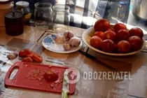 Салат із помідорів із цибулею і спеціями - Крок 2 Салат із помідорів із цибулею і спеціями - Крок 2