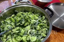 Салат из огурцов с зеленью и луком - Шаг 4 Салат из огурцов с зеленью и луком - Шаг 4
