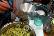 Салат из огурцов с зеленью и луком - Шаг 6 Салат из огурцов с зеленью и луком - Шаг 6
