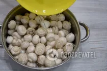 Маринованные шампиньоны с маслом и уксусом - Шаг 2 Маринованные шампиньоны с маслом и уксусом - Шаг 2