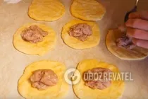 Пиріжки з м'ясом - Крок 7 Пиріжки з м'ясом - Крок 7