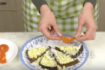 Бутерброды со шпротами - Шаг 7 Бутерброды со шпротами - Шаг 7