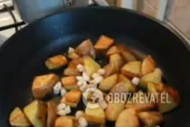 Жареная картошка с чесноком - Шаг 6 Жареная картошка с чесноком - Шаг 6