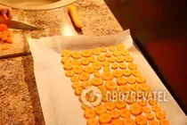 Морковные чипсы - Шаг 3 Морковные чипсы - Шаг 3