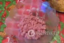 Салат с сыром и ветчиной - Шаг 2 Салат с сыром и ветчиной - Шаг 2