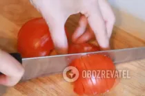 Салат с сыром и крабовыми палочками - Шаг 2 Салат с сыром и крабовыми палочками - Шаг 2