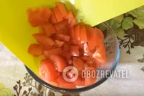 Салат с сыром и помидорами - Шаг 2 Салат с сыром и помидорами - Шаг 2