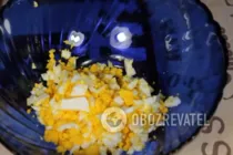 Салат с плавленым сыром и кукурузой - Шаг 2 Салат с плавленым сыром и кукурузой - Шаг 2