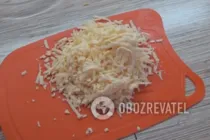Салат с сыром и копченой курицей - Шаг 3 Салат с сыром и копченой курицей - Шаг 3