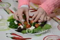 Салат с сыром Моцарелла - Шаг 4 Салат с сыром Моцарелла - Шаг 4