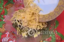 Салат с сыром и ветчиной - Шаг 4 Салат с сыром и ветчиной - Шаг 4