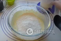 Сирний кекс з родзинками - Крок 5 Сирний кекс з родзинками - Крок 5