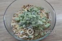 Салат с сыром и копченой курицей - Шаг 6 Салат с сыром и копченой курицей - Шаг 6