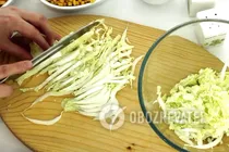 Салат с сухариками и кукурузой - Шаг 2 Салат с сухариками и кукурузой - Шаг 2