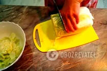 Салат с сухариками и пекинской капустой - Шаг 3 Салат с сухариками и пекинской капустой - Шаг 3