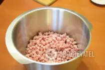 Салат с ананасами и ветчиной - Шаг 2 Салат с ананасами и ветчиной - Шаг 2