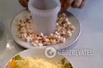 Салат з ананасом і копченою куркою - Крок 4 Салат з ананасом і копченою куркою - Крок 4