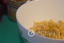 Салат с сухариками, ветчиной и сыром - Шаг 4 Салат с сухариками, ветчиной и сыром - Шаг 4
