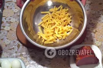 Салат с сухариками и ветчиной - Шаг 4 Салат с сухариками и ветчиной - Шаг 4