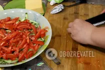 Салат с сухариками и копченой колбасой - Шаг 5 Салат с сухариками и копченой колбасой - Шаг 5