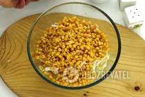 Салат с сухариками и кукурузой - Шаг 5 Салат с сухариками и кукурузой - Шаг 5