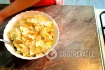 Салат с сухариками и пекинской капустой - Шаг 6 Салат с сухариками и пекинской капустой - Шаг 6