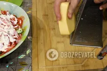 Салат с сухариками и копченой колбасой - Шаг 6 Салат с сухариками и копченой колбасой - Шаг 6