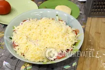 Салат с сухариками и копченой колбасой - Шаг 7 Салат с сухариками и копченой колбасой - Шаг 7