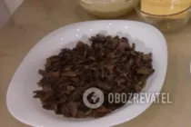 Салат с грибами и ананасами - Шаг 2 Салат с грибами и ананасами - Шаг 2