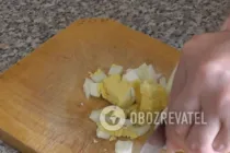 Салат с кукурузой и крабовыми палочками - Шаг 2 Салат с кукурузой и крабовыми палочками - Шаг 2