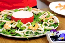 Салат с креветками и кальмарами - Шаг 6 Салат с креветками и кальмарами - Шаг 6