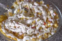 Салат с кукурузой и крабовыми палочками - Шаг 6 Салат с кукурузой и крабовыми палочками - Шаг 6