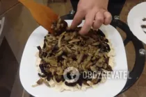 Салат с черносливом и грибами - Шаг 9 Салат с черносливом и грибами - Шаг 9